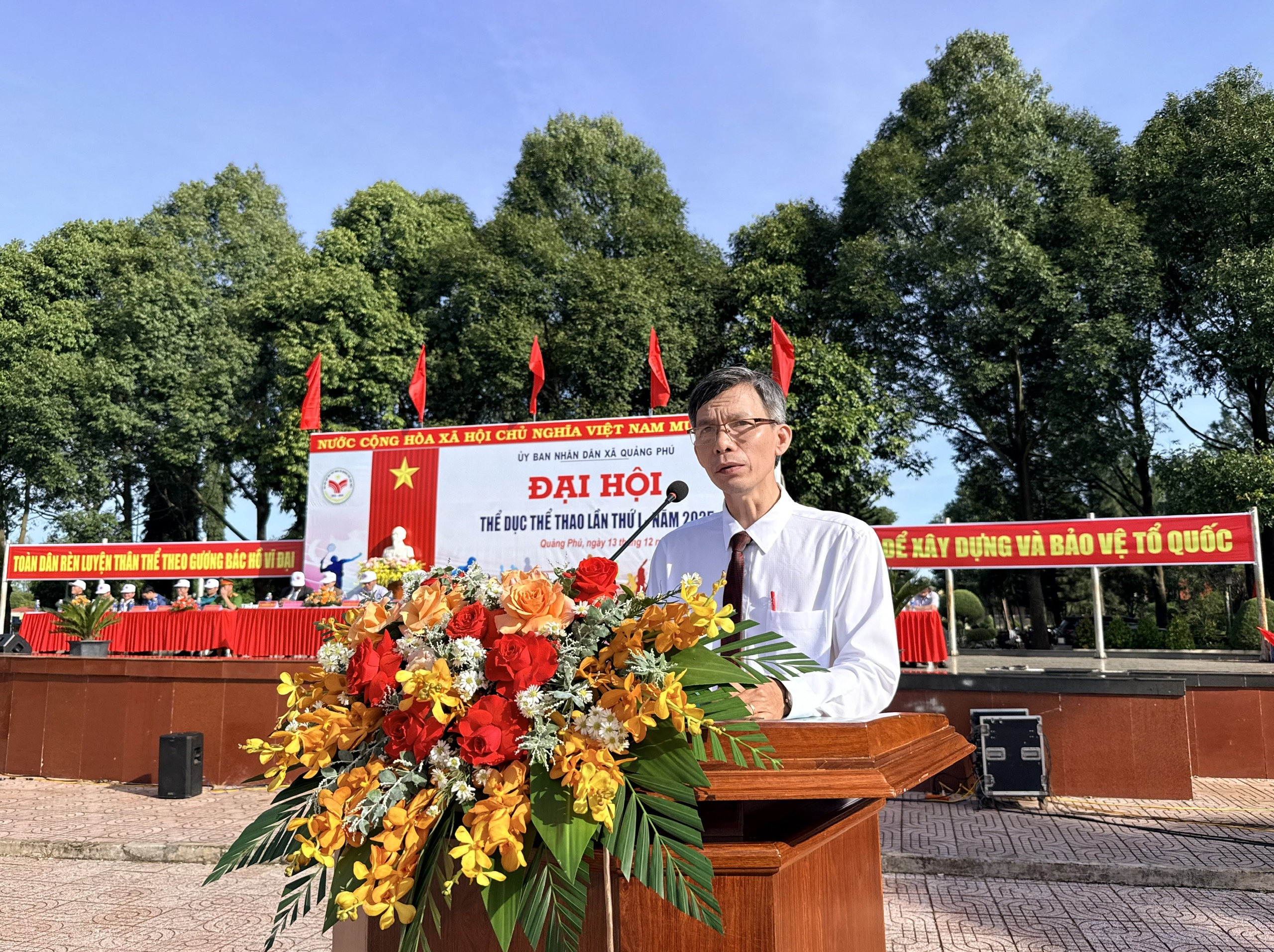 đồng chí Nguyễn Tự Do – Phó Chủ tịch UBND xã phát biểu khai mạc đại hội thể dục thể thao